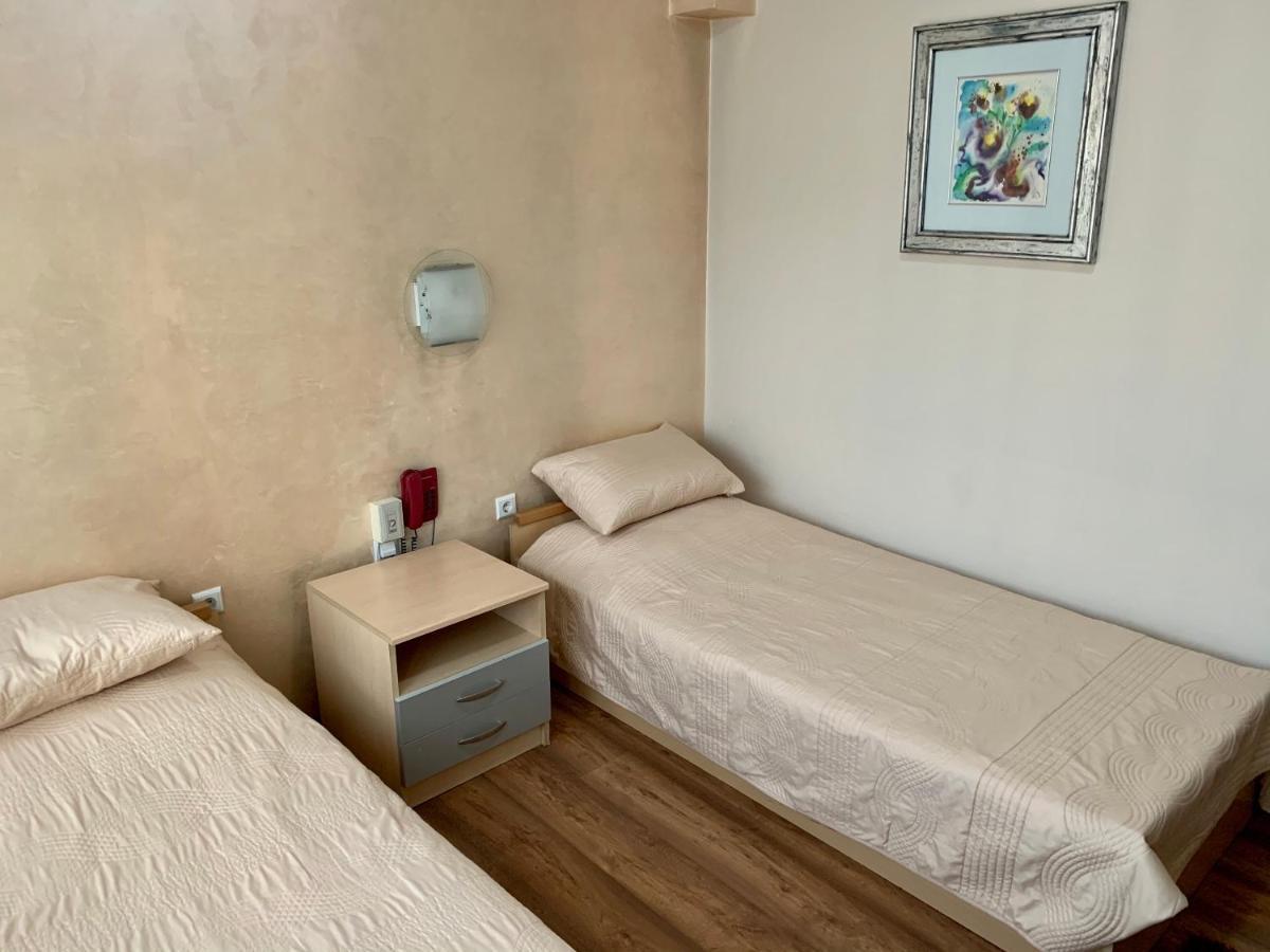 Hotel Brkic Sarajevo Airport - Free Parking Esterno foto